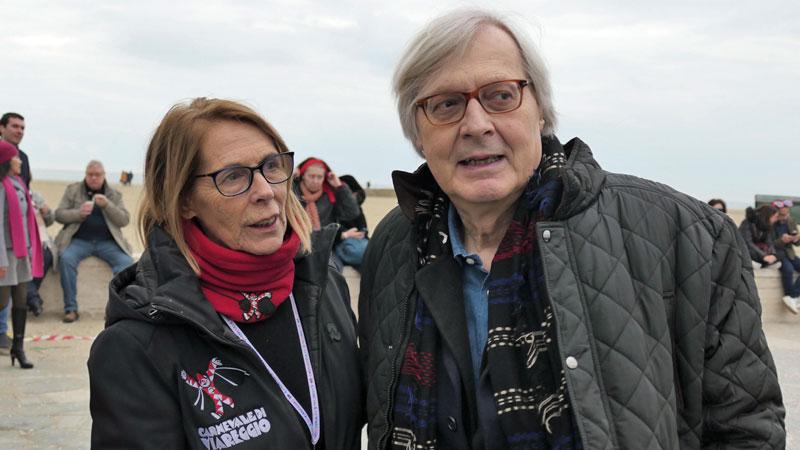 Vittorio Sgarbi sottosegretario ai Beni culturali con Marialina Marcucci presidente della Fondazione Carnevale
