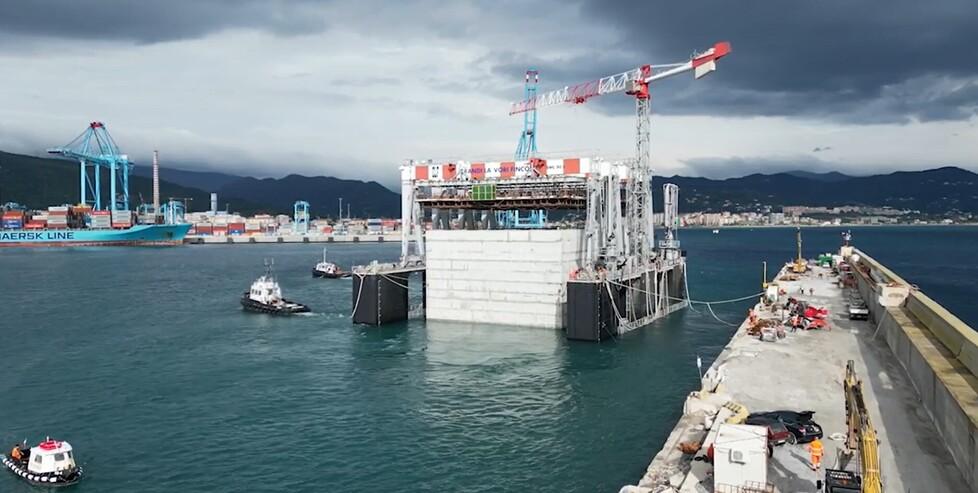Piombino in corsa per costruire i cassoni del porto di Genova