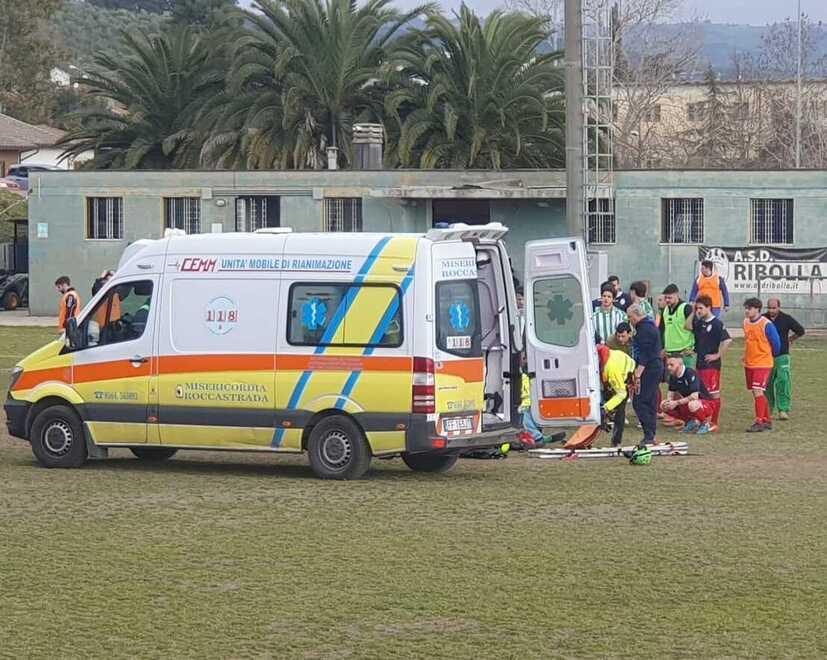 Ventisettenne salvato in campo, scatta l’appello. «L’ambulanza sia obbligatoria»
