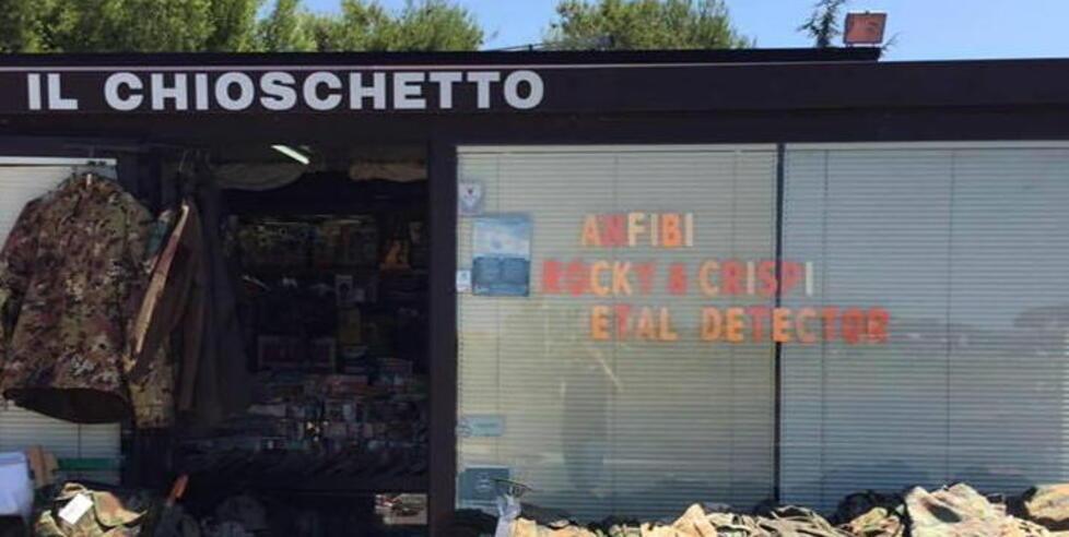 Edicolante di Cecina con l’amore per la poesia racconta il paese componendo versi