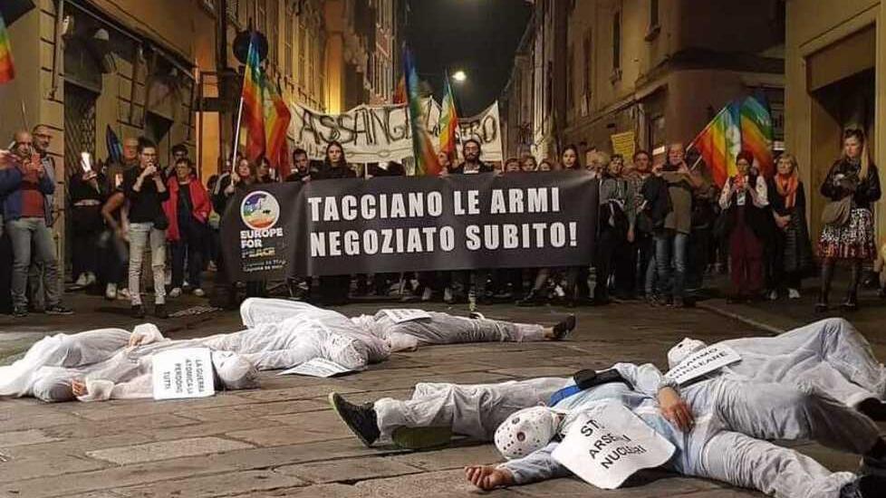 Reggio in piazza per la pace nell’anniversario dell’invasione russa dell’Ucraina