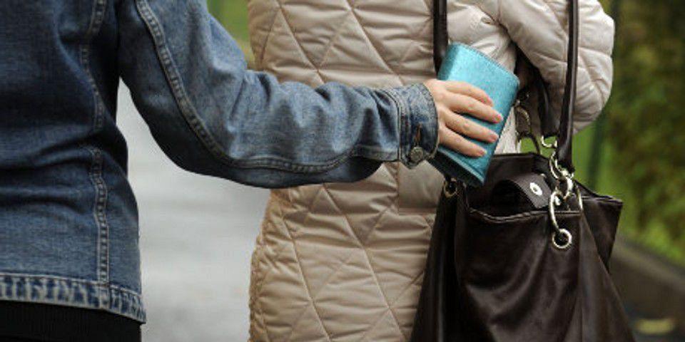 Comacchio, razzia di portafogli al carnevale: ladri in azione col cutter