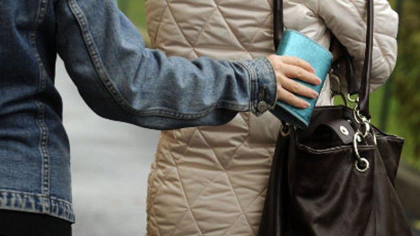Comacchio, razzia di portafogli al carnevale: ladri in azione col cutter