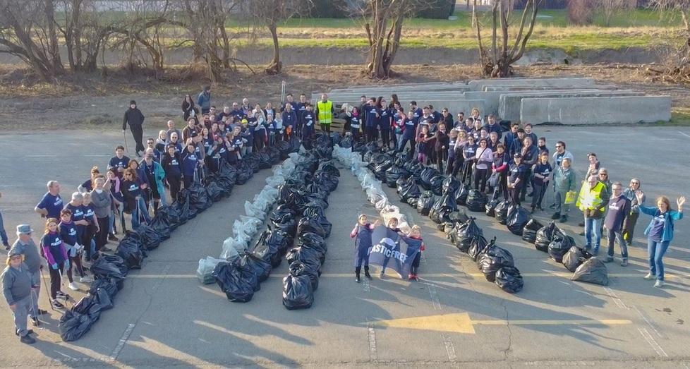 Modena. Rifiuti, la carica dei... 120 «Raccolte due tonnellate per il bene dell’ambiente» 