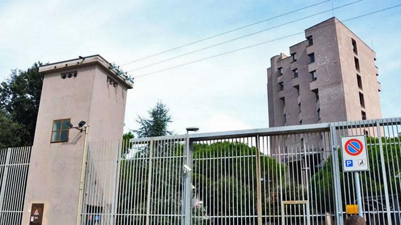 Livorno, perseguita e pugnala una ragazza: ingegnere condannato a 7 anni