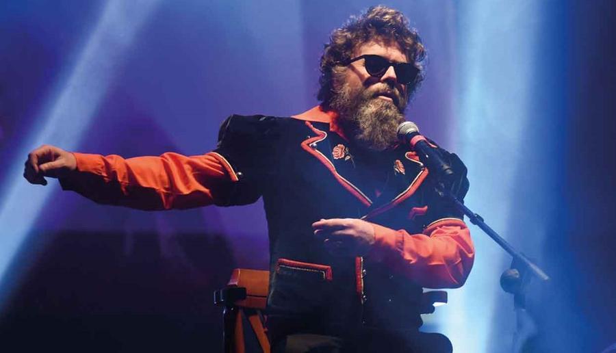 Gli Extraliscio dal vivo a Ferrara: «Siamo liberi e felici, che fortuna»