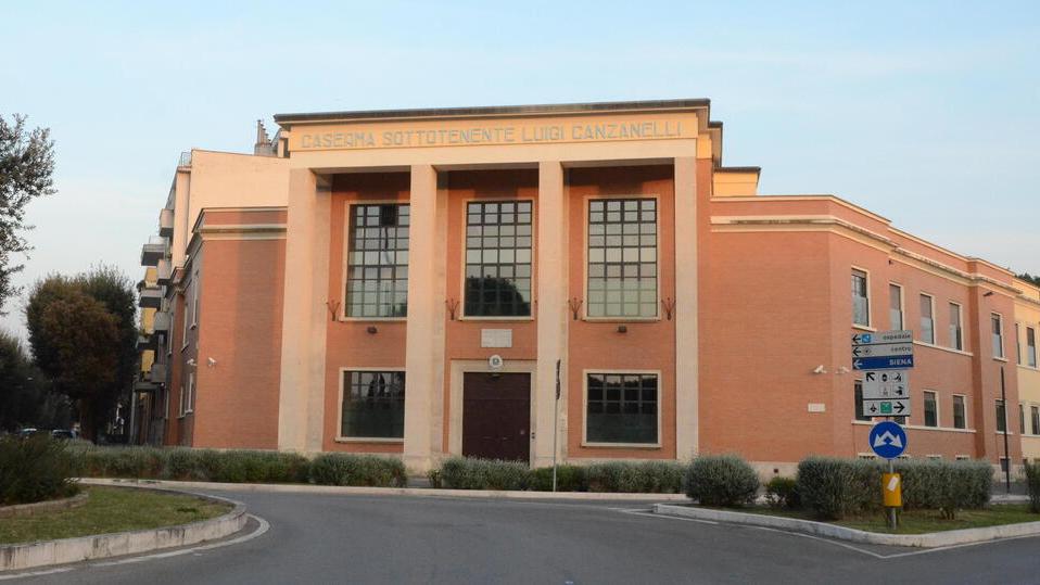 Grosseto, la denuncia di un genitore: «Hanno sparato a mio figlio a scuola con una pistola ad aria compressa»