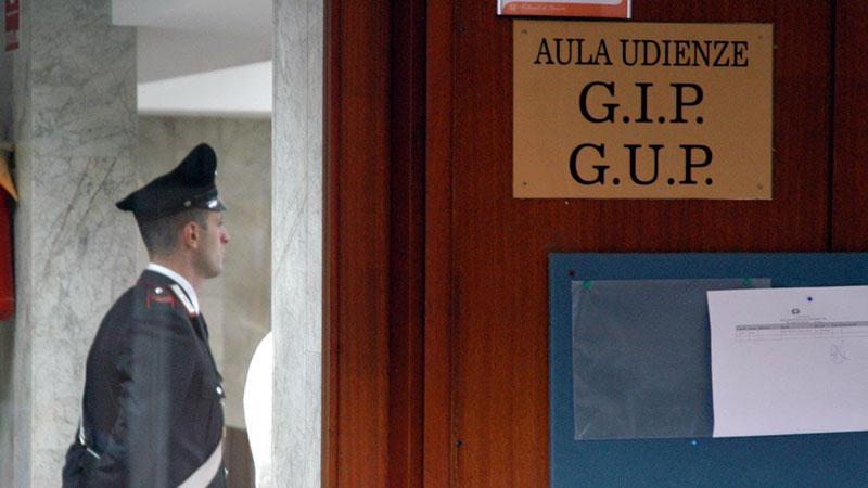 Grosseto, molestie e tentativi di baci: assolto direttore d’azienda