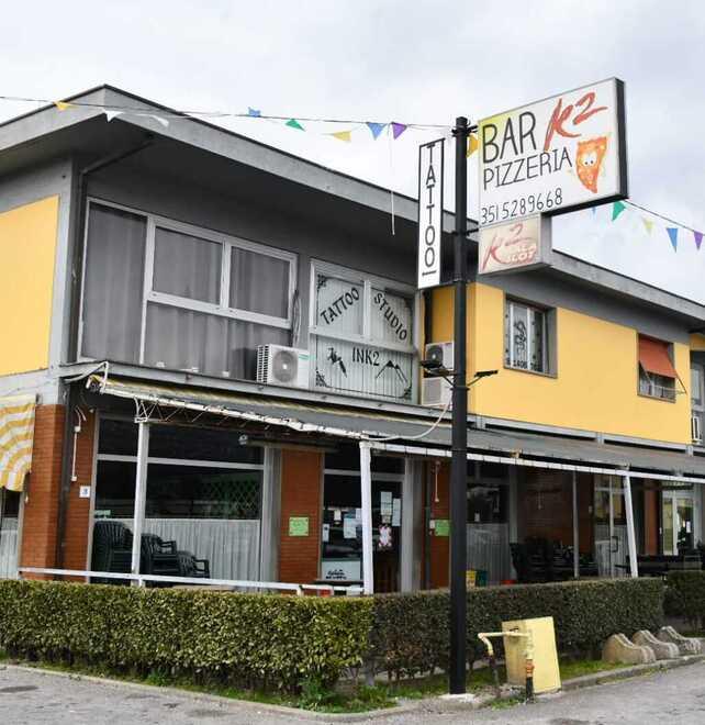 Take away della droga fuori dal bar: arrestate quattro persone
