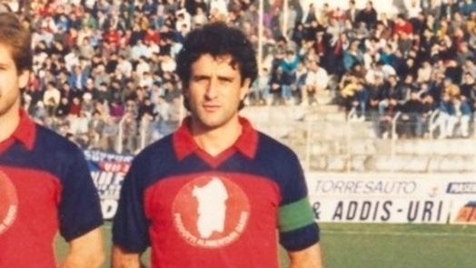 L'ex bomber rossoblù Roberto Ennas: «Che sfide al Nespoli»