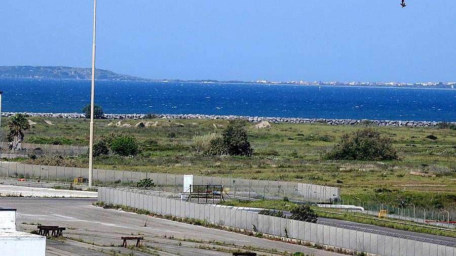 Panoramica dell'area industriale del porto di Oristano