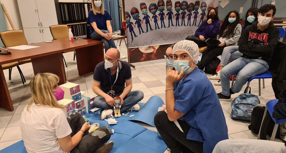 Vignola Le favole degli studenti per i bambini malati «Un gioco terapeutico» 