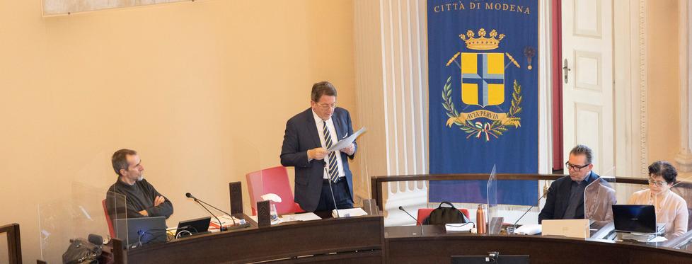 Modena, il nuovo bilancio. Un aiuto per le famiglie «Invariate le tasse e le tariffe» 