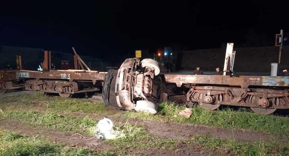 Jsw, incidente in fabbrica: scontro auto-treno. I testimoni sul collega ferito: «Un miracolo che sia vivo»