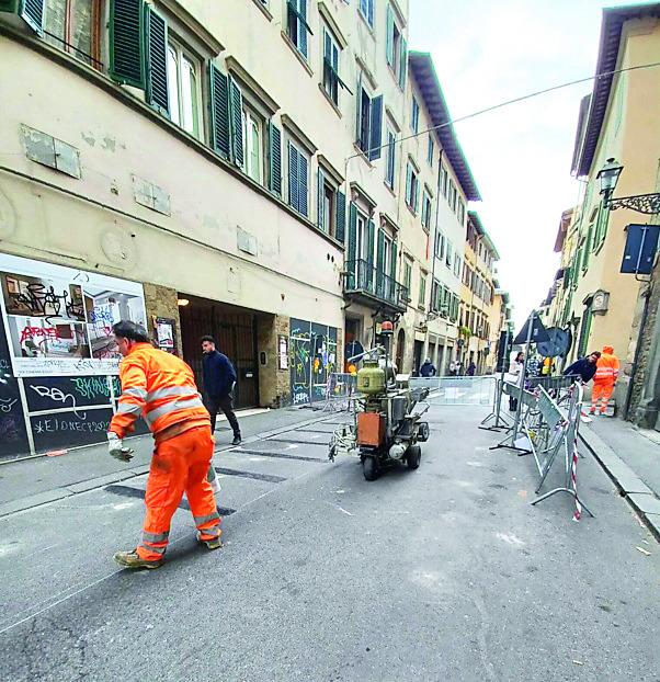 La protesta di Borgo San Frediano I residenti occupano la strada