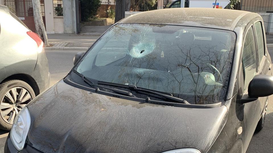 Grosseto, auto prese a sassate: altri due raid notturni lungo via Sonnino