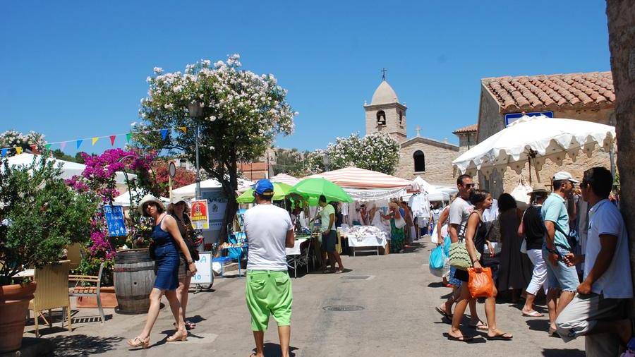 Il mercatino degli artisti a San Pantaleo 