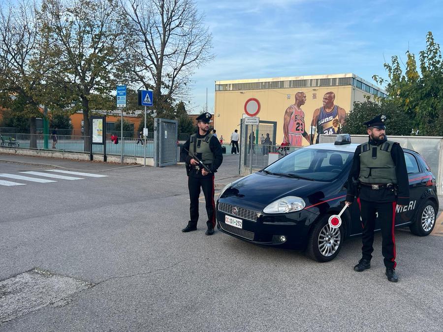 Poggio Renatico. Calci, pugni e bastonate alla fidanzata: arrestato