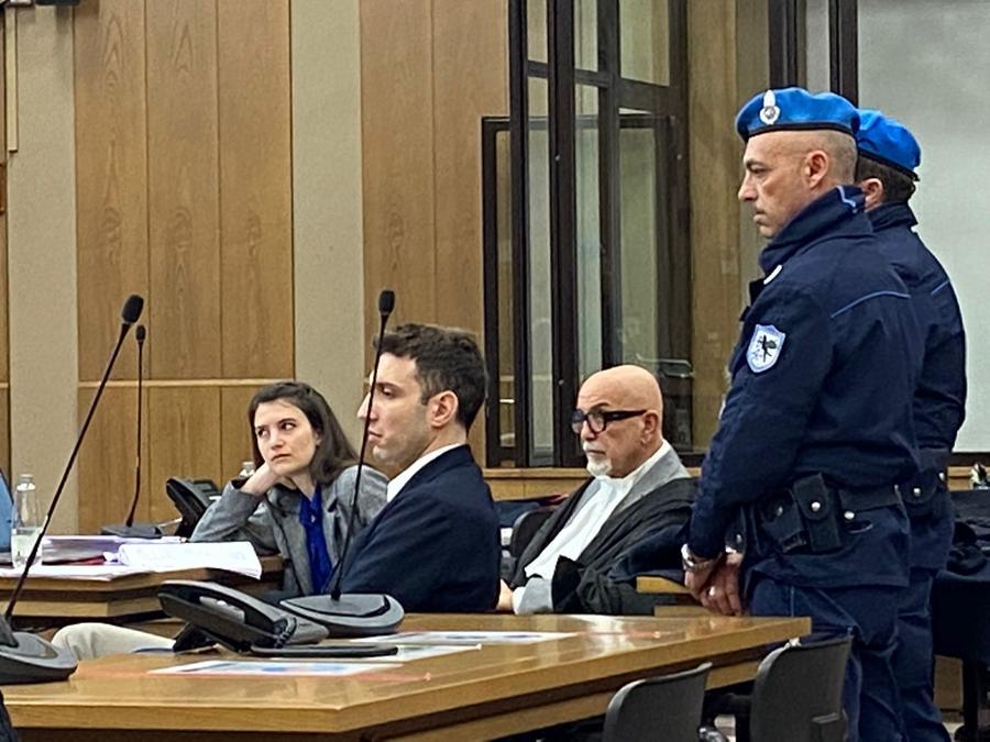 Eletti condannato a 24 anni, uccise il padre e tentò di ammazzare la madre