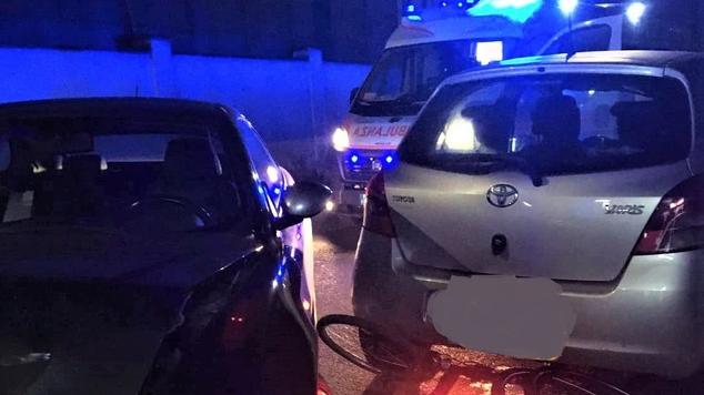 Modena. Un’auto sbanda in via delle Suore e fa filotto Ne centra altre due parcheggiate e un ciclista