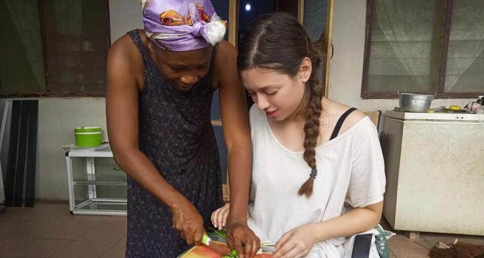 La missione umanitaria di Chiara in Ghana: «Nelle scuole coi bimbi»