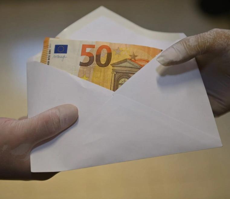 Inventavano irregolarità e mettevano pressione ai negozianti per soldi: condannati carabinieri dei Nas