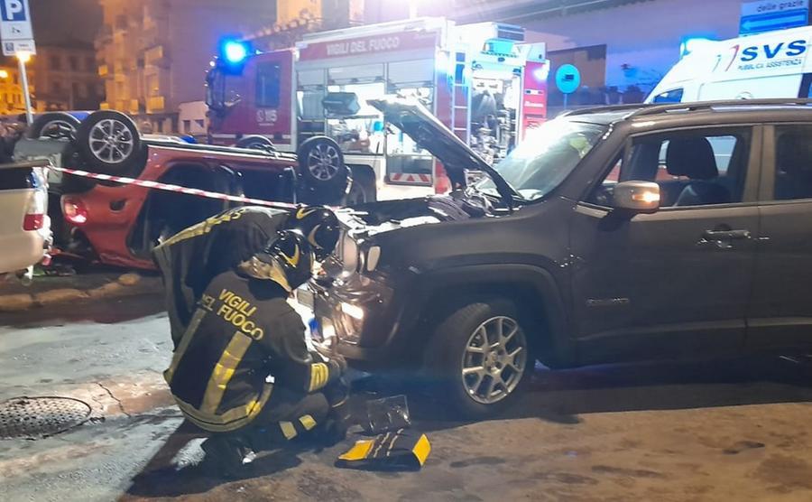 
	I vigili del fuoco sul luogo dell'incidente


