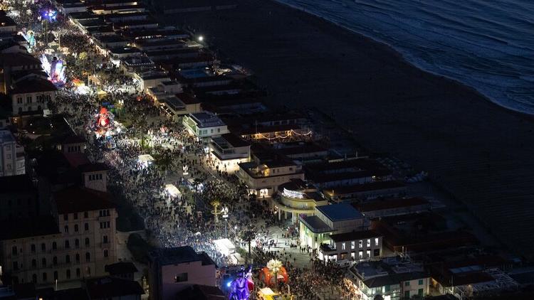 Carnevale, la festa più grande nel giorno del 150º compleanno