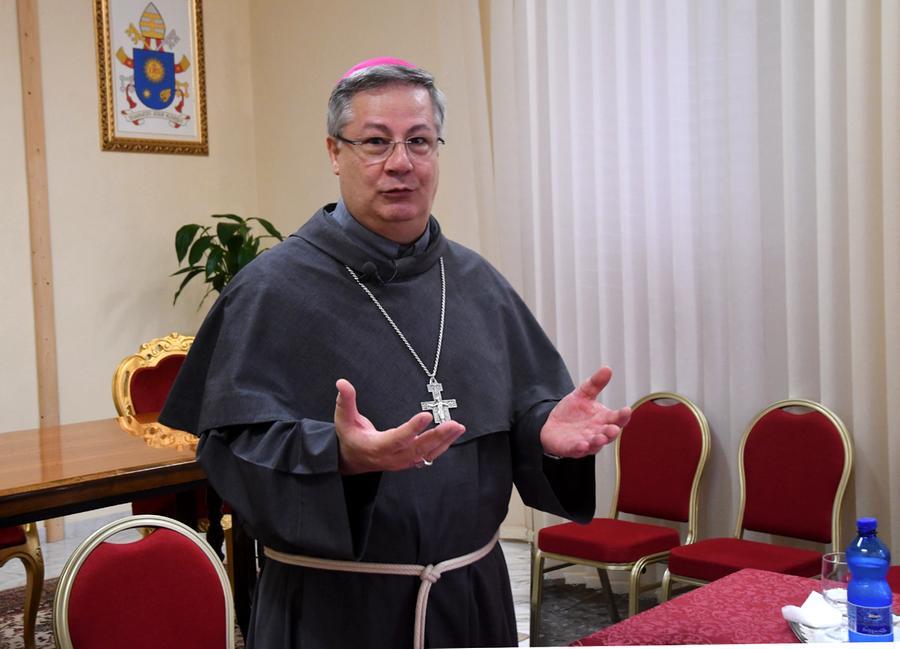 
	Monsignor Roberto Carboni, arcivescovo di Oristano

