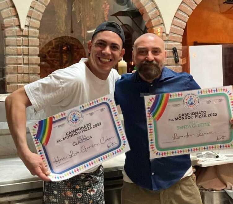 I pizzaioli con gli attestati ricevuti a Rimini