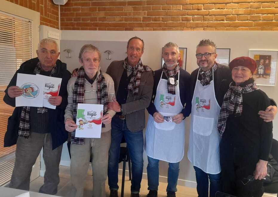 Foto di squadra per gli organizzatori del campionato