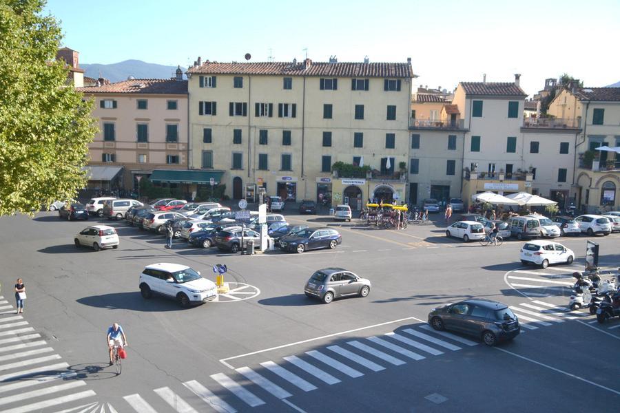 LUCCA Piazza Santa Maria vista dalle Mura