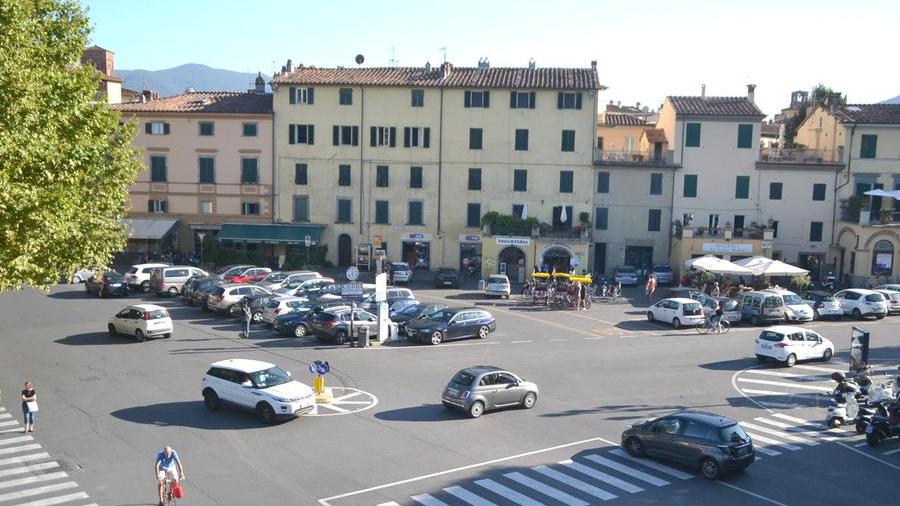 LUCCA Piazza Santa Maria vista dalle Mura