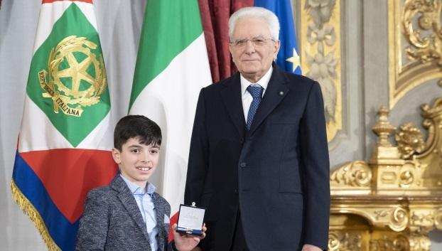 William premiato da Mattarella: durante la pandemia portava i compiti a casa ai compagni malati