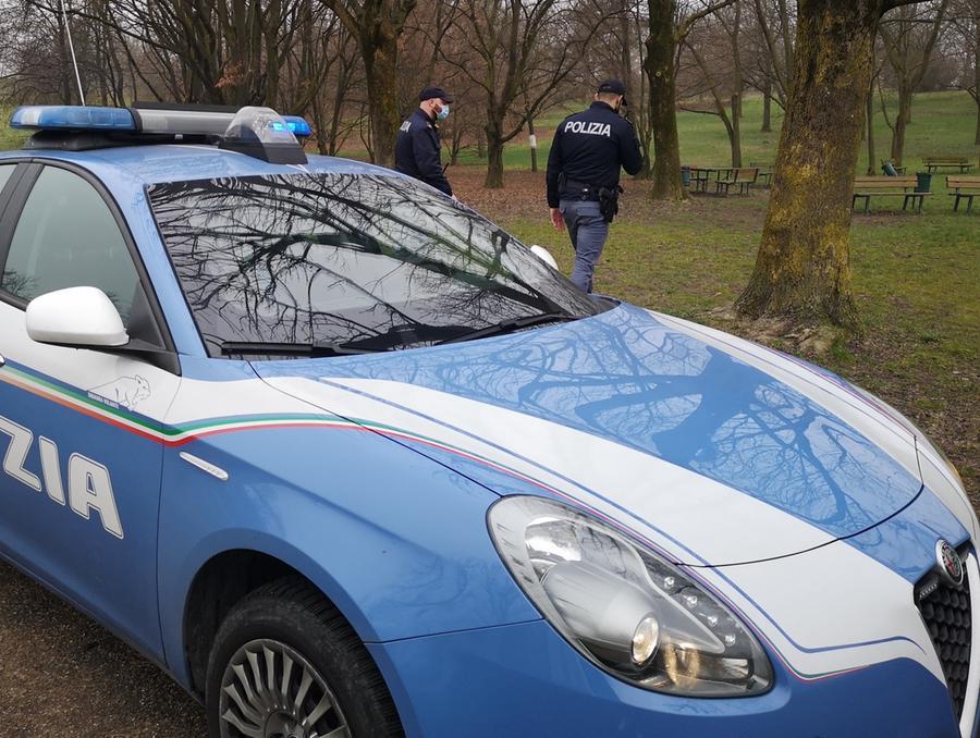 Modena, controlli della polizia ai Giardini ducali: arrestato un 23enne