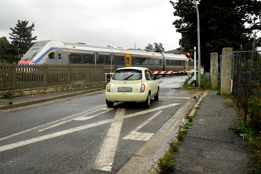 
	Il passaggio a livello di via Ozieri

