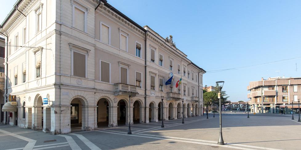 Portomaggiore, assessore ferma l’aggressore