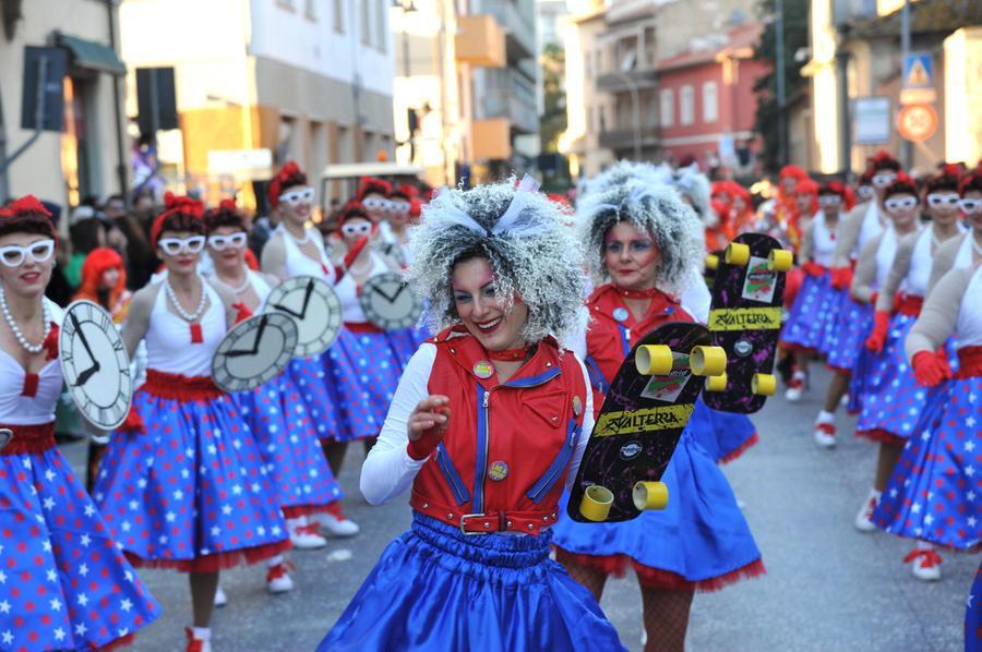 
	Prima sfilata del Carnevale follonichese 2023, un particolare della mascherata del rione Senzuno (foto Giorgio)

