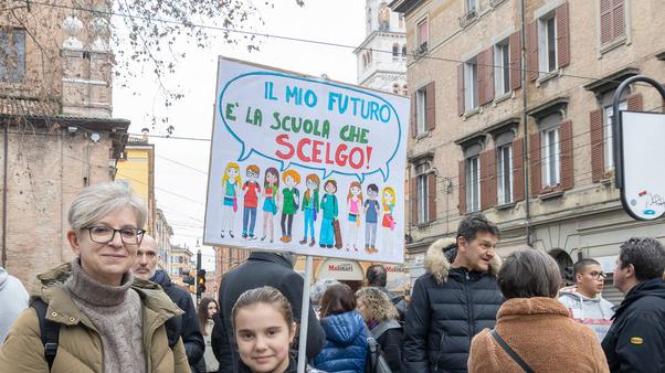 Modena In piazza monta la protesta per la scuola scelta e negata