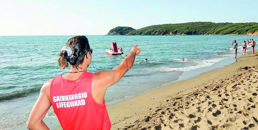 Piombino, i bagnini sono sempre più introvabili: «Speriamo di riuscire a coprire tutte le torrette»