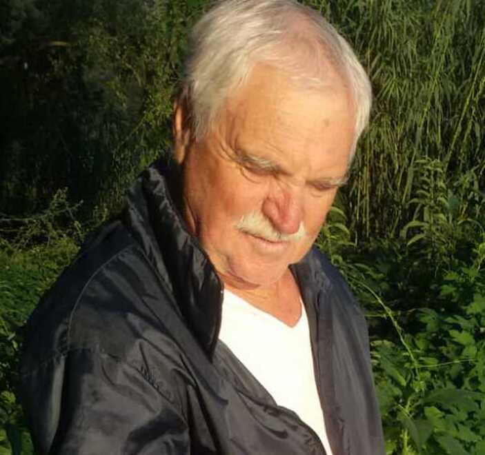 Pietrasanta, commerciante morto 5 mesi fa: funerali in mare nel giorno del suo compleanno
