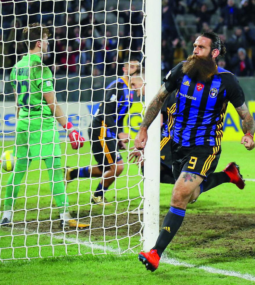 
	Moscardelli esulta: &egrave; la rimonta del 2019 che spalanca le porte alla Serie B (Foto di Fabio Muzzi)

