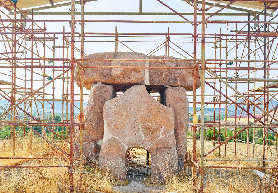 Dolmen e menhir negli scatti di Barbieri