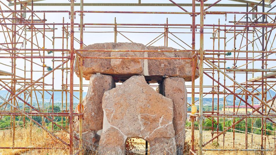 Dolmen e menhir negli scatti di Barbieri