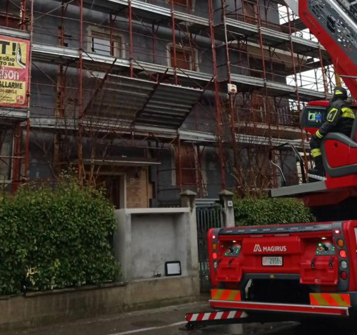 Pianura modenese flagellata dal vento: 40 interventi per i vigili del fuoco 