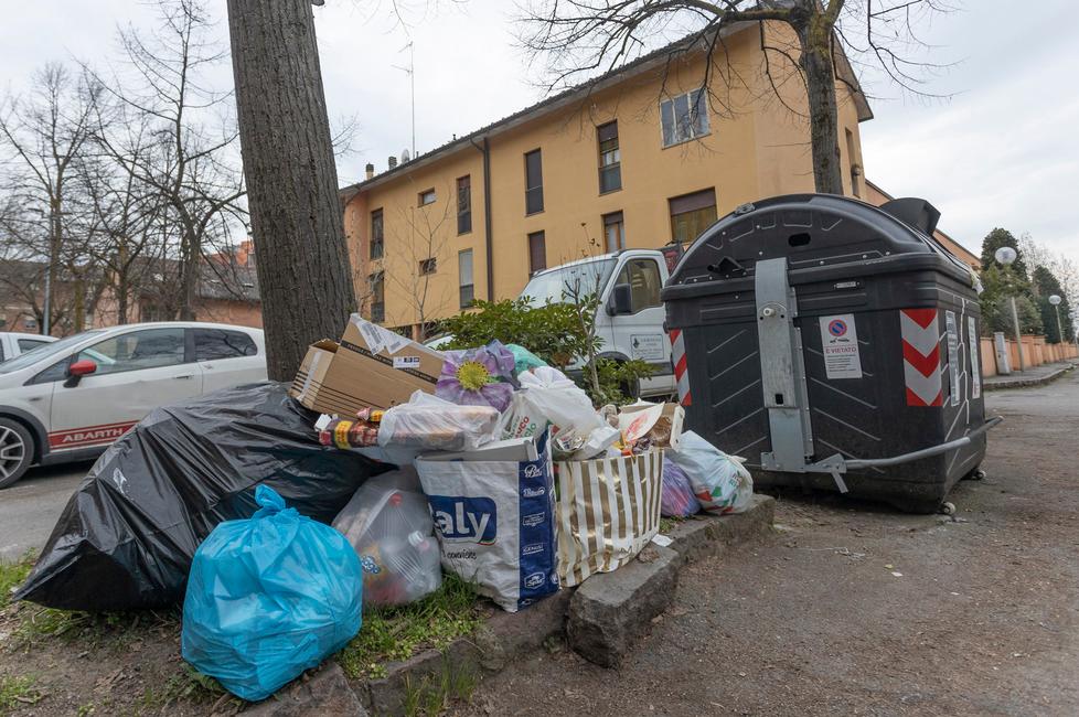 Modena Oggi cambia la differenziata in centro storico