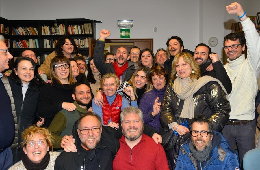 
	Emiliano Fossi festeggia al comitato elettorale del circolo Arci Isolotto

