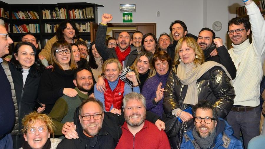 
	Emiliano Fossi festeggia al comitato elettorale del circolo Arci Isolotto


