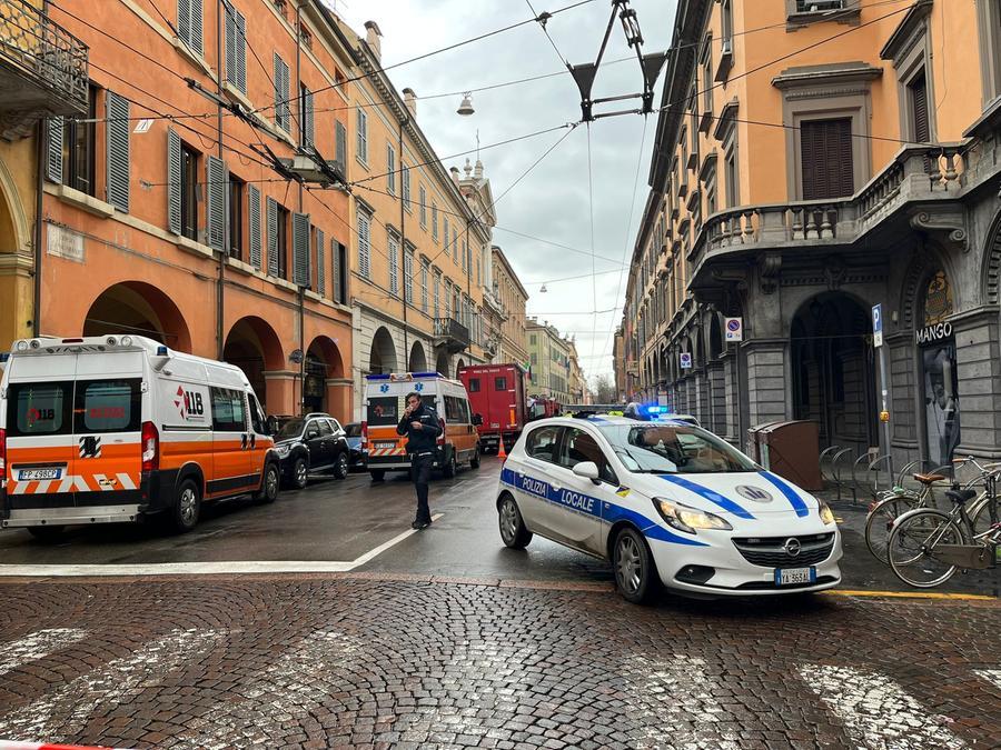 Modena, allarme bomba in Tribunale: palazzo evacuato e corso Canalgrande chiuso al transito