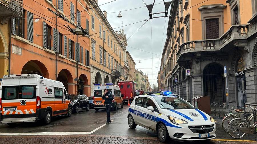 Modena, allarme bomba in Tribunale: palazzo evacuato e corso Canalgrande chiuso al transito